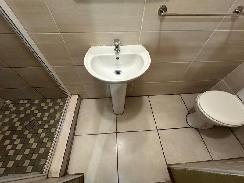 To Let 4 Bedroom Property for Rent in Southernwood Eastern Cape